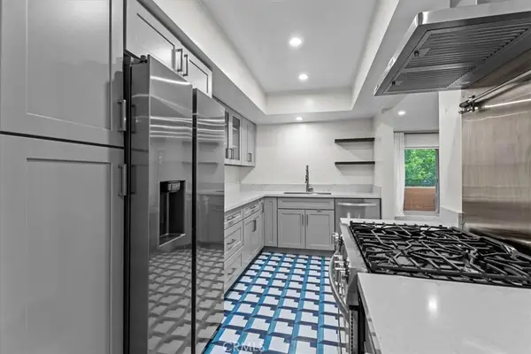 6752 Hillpark #303, Los Angeles, CA 90068