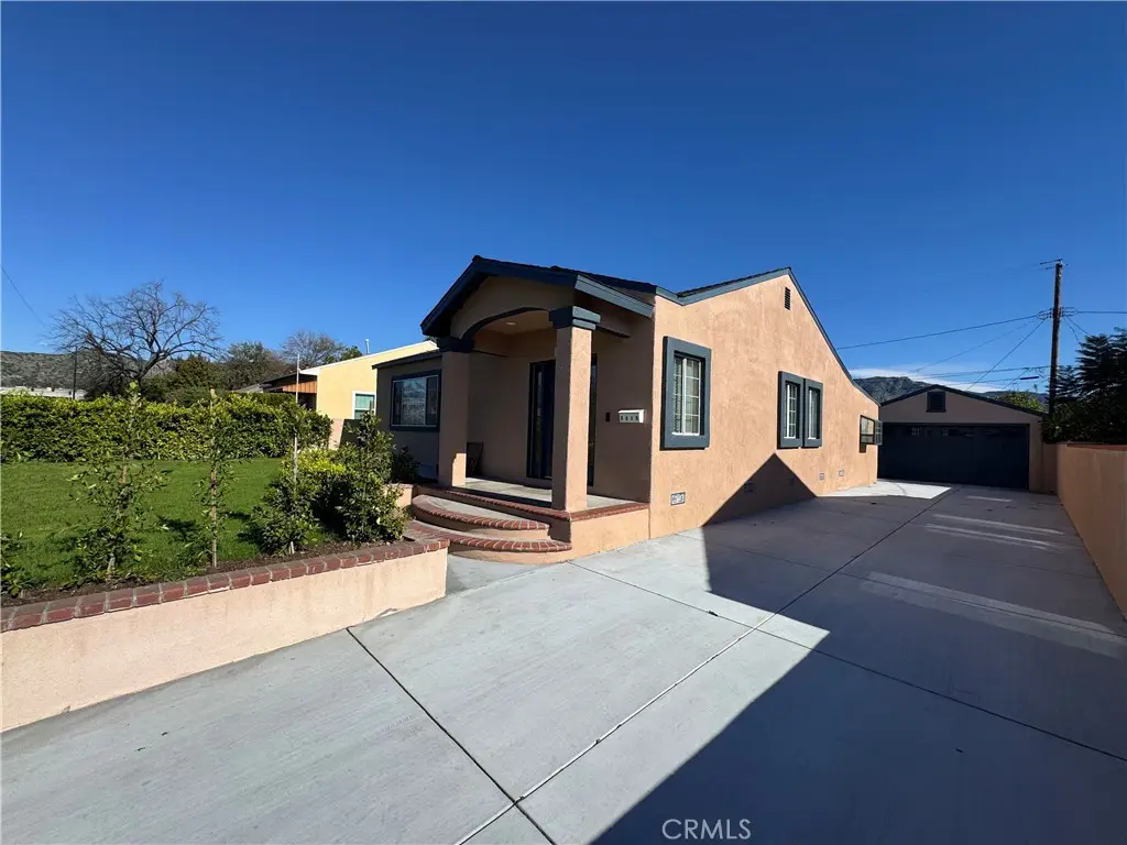 2210 N Buena Vista, Burbank, CA 91504 - #1