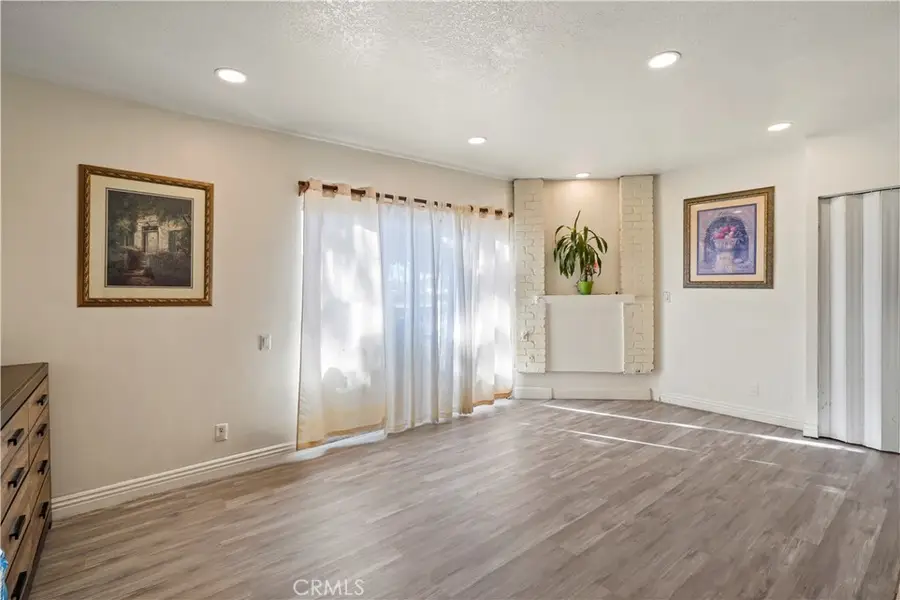 21219 Roscoe, Canoga Park, CA 91304 - #2