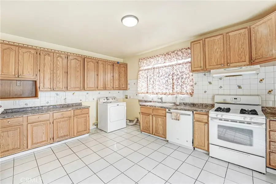 15426 Lemarsh, San Fernando, CA 91345 - Image #3