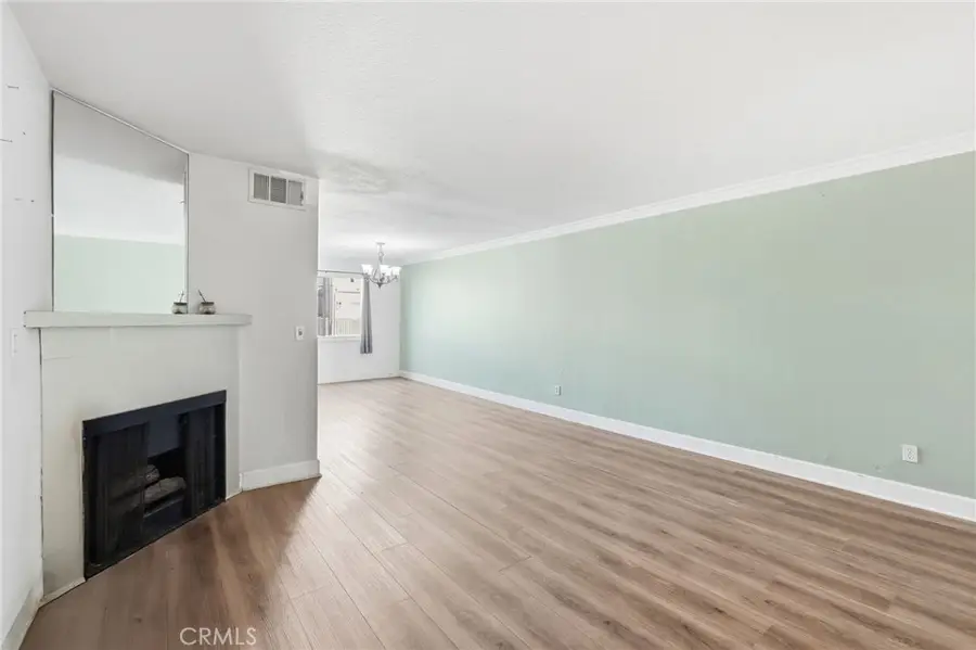 7045 Woodley Avenue #124, Lake Balboa, CA 91406 - #3