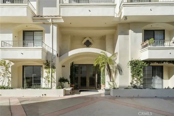 453 S Barrington Avenue #303, Los Angeles, CA 90049