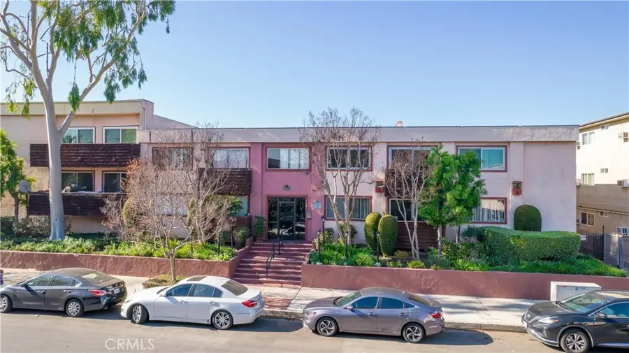 5403 Newcastle Avenue #12, Encino, CA 91316 - Image #2