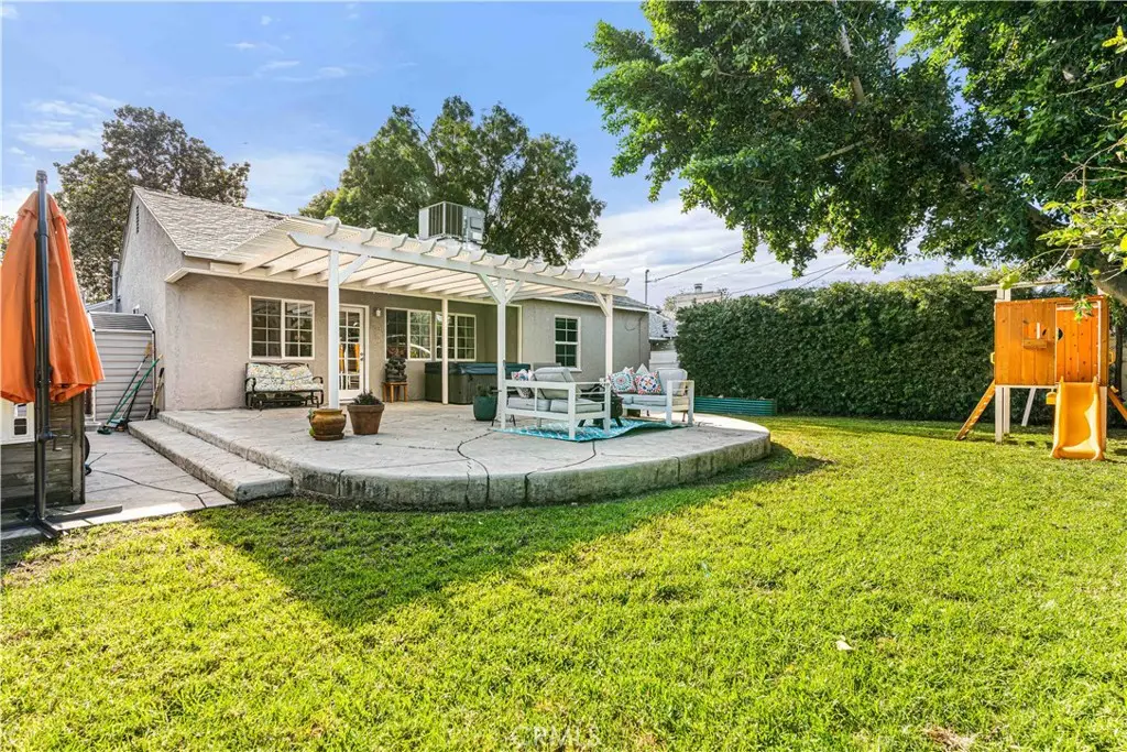 17145 Strathern Street, Lake Balboa, CA 91406 - #1