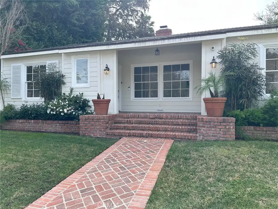 15440 Dickens Street, Sherman Oaks, CA 91403 - Image #2