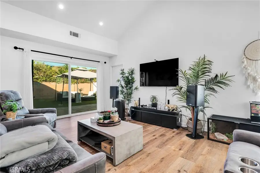 6118 Ethel Avenue, Valley Glen, CA 91401 - #2