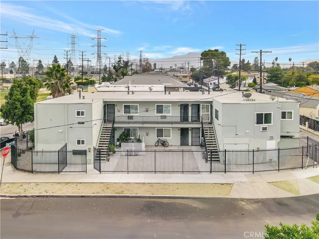 5887 Whitnall, North Hollywood, CA 91601 - #1