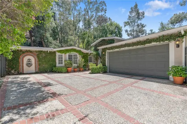 3818 Hayvenhurst Avenue, Encino, CA 91436