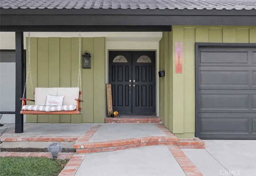 28975 Lotusgarden Dr, Canyon Country, CA 91387 - #2