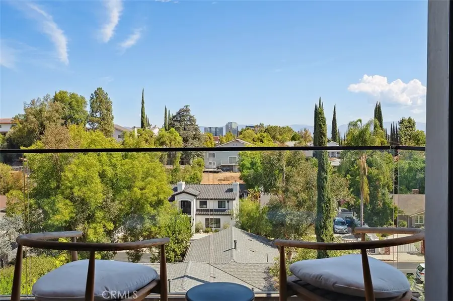 22268 Avenue San Luis, Woodland Hills, CA 91364 - #2