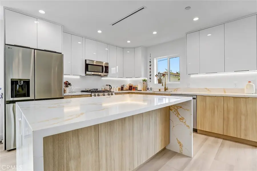 7445 Oakdale Avenue, Winnetka, CA 91306 - #2