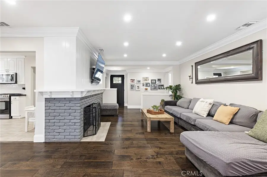 19438 Calvert Street, Tarzana, CA 91335 - #3