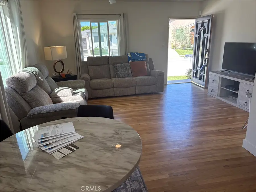 5746 Zelzah Ave, Encino, CA 91316 - #2