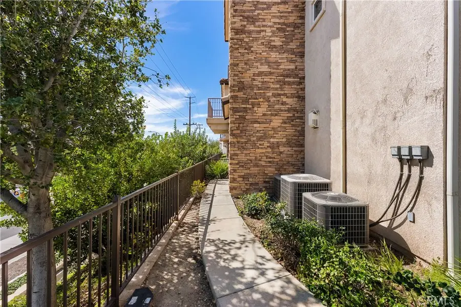 27968 Avalon, Canyon Country, CA 91351 - #3