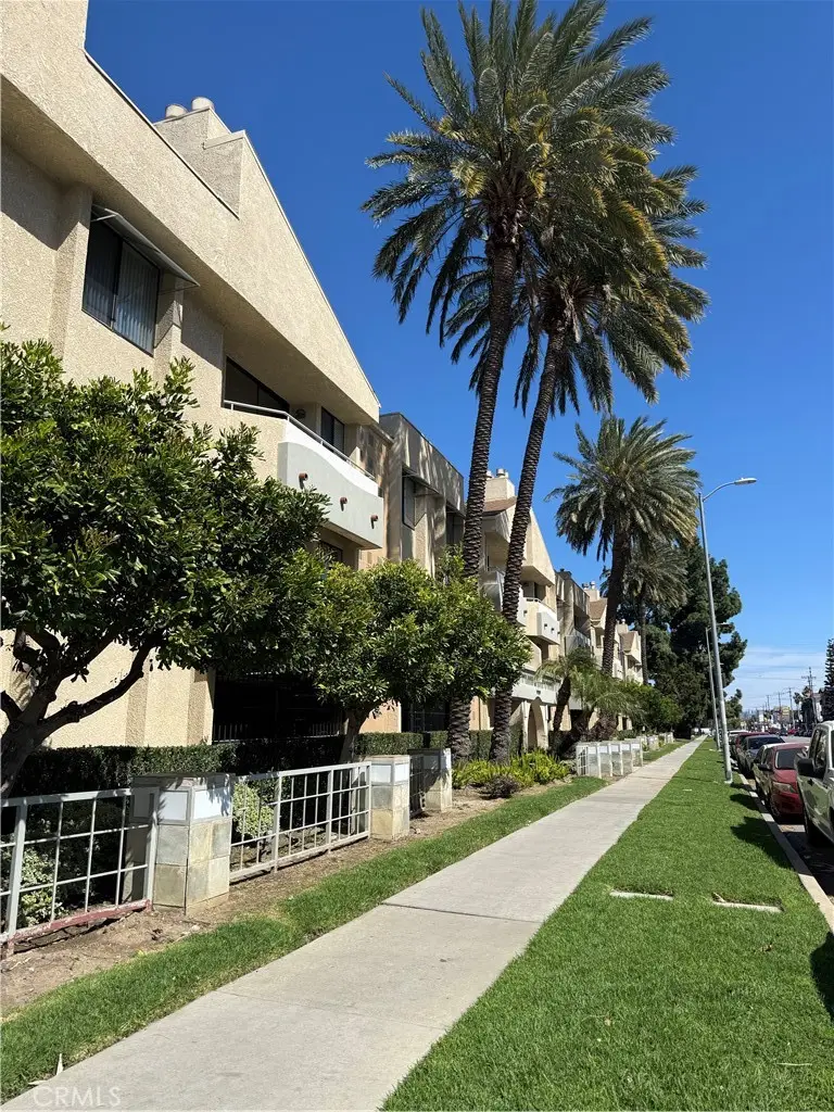 19009 Sherman Way #16, Reseda, CA 91335 - #1