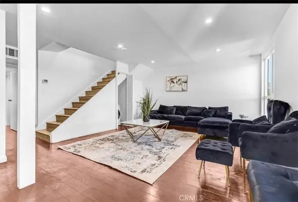 6155 Reseda Blvd #4, Tarzana, CA 91335