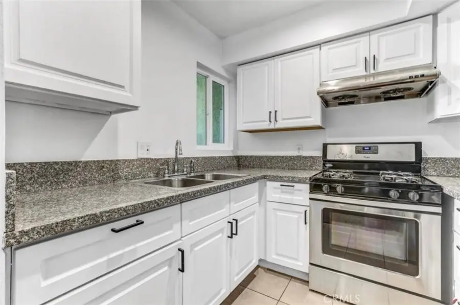 6155 Reseda Blvd #4, Tarzana, CA 91335 - #3