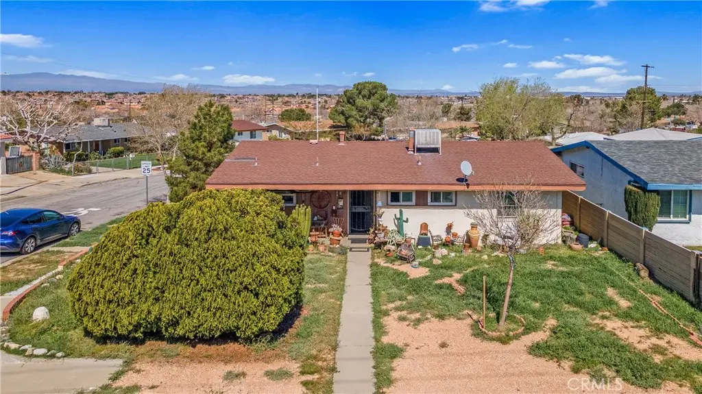 1549 Elizabeth Lake, Palmdale, CA 93551 - #1