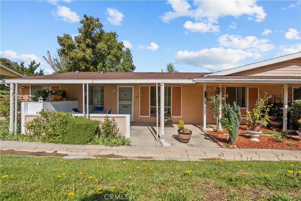 19156 Avenue Of The Oaks #B, Newhall, CA 91321 - #1