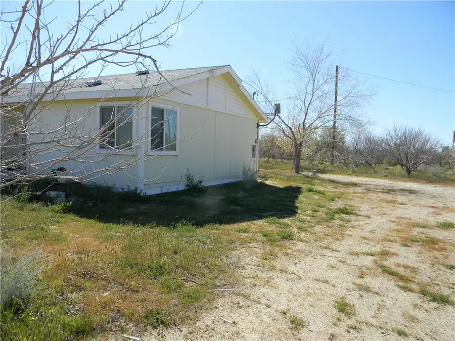 16846 E Avenue T, Llano, CA 93544 - #3