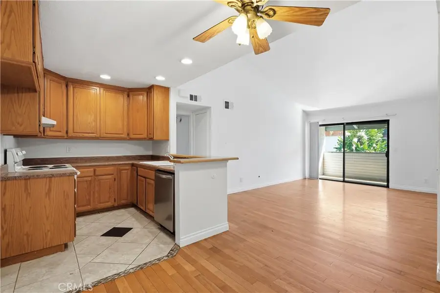 8801 Independence Ave #19, Canoga Park, CA 91304 - #3