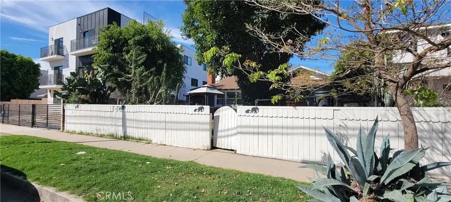 6467 Woodley, Van Nuys, CA 91406 - #2
