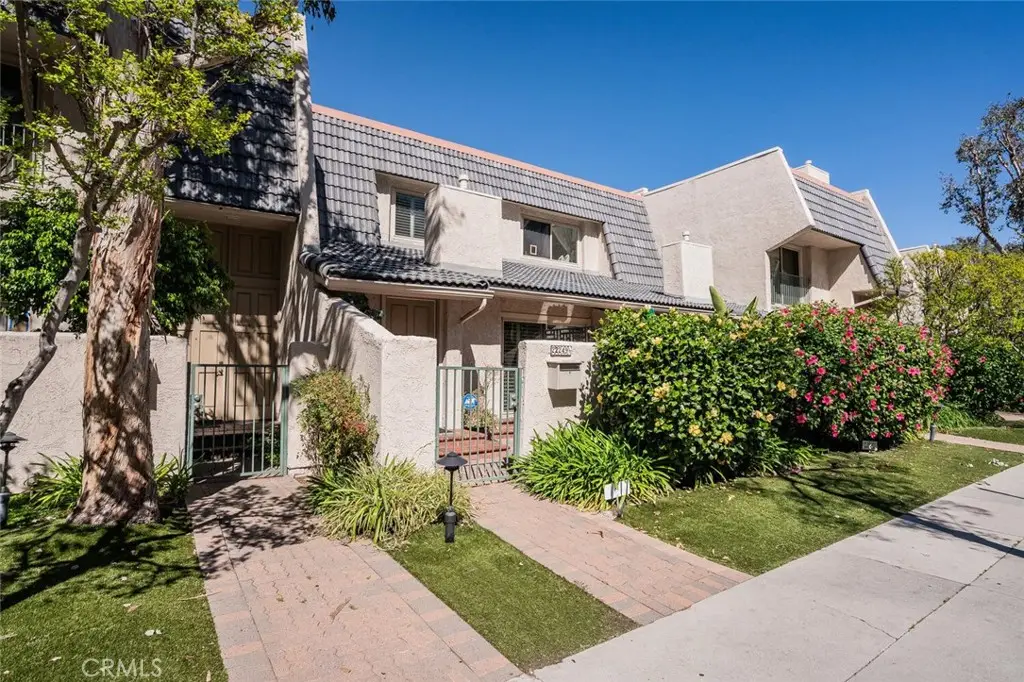 22249 Erwin, Woodland Hills, CA 91367 - #1
