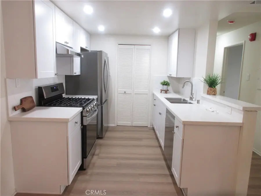14607 Erwin #210, Van Nuys, CA 91411 - #2