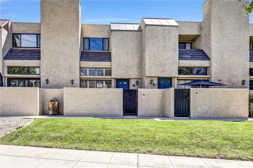 984 W Riverside Drive, Burbank, CA 91506 - #1