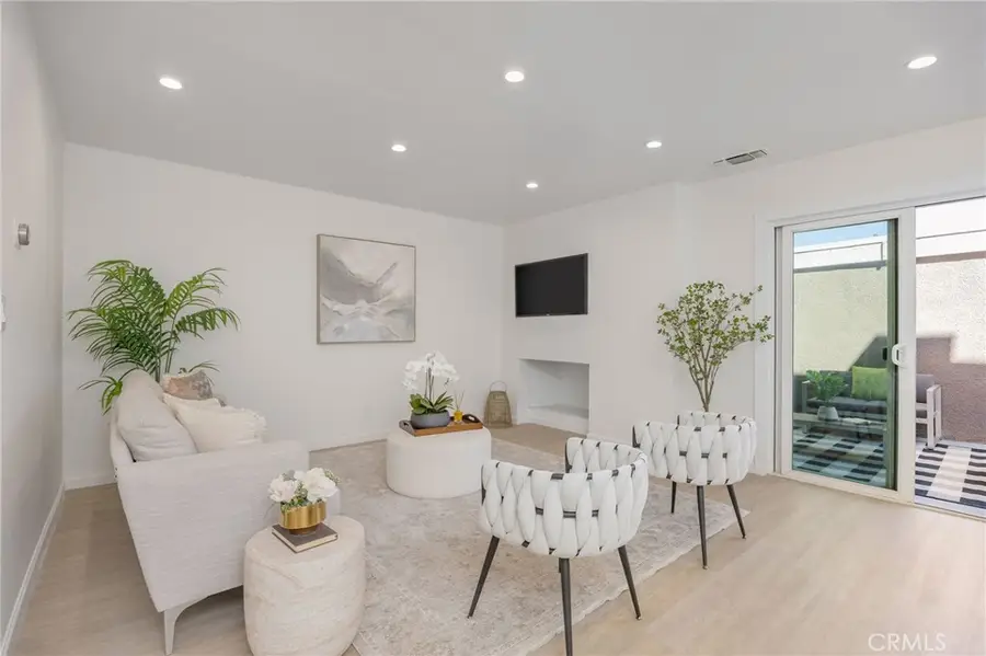 18110 Killion Street #2, Tarzana, CA 91356 - #3