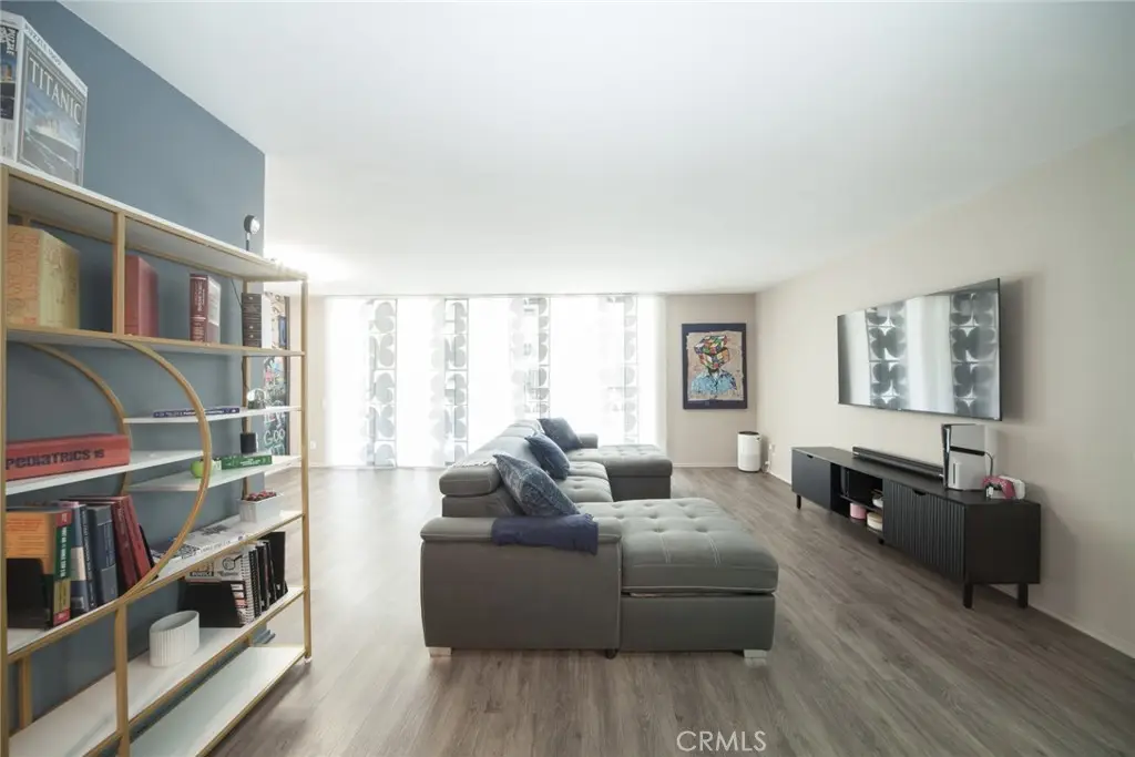 7260 Hillside Avenue #207, Los Angeles, CA 90046 - #1