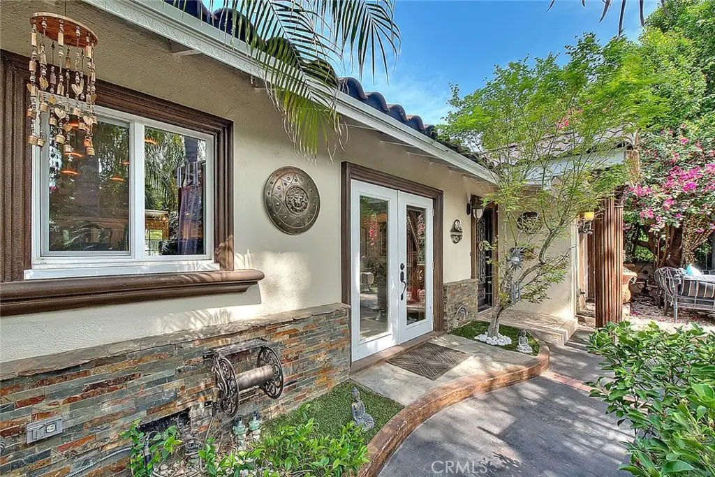 17419 Cohasset, Lake Balboa, CA 91406 - #1