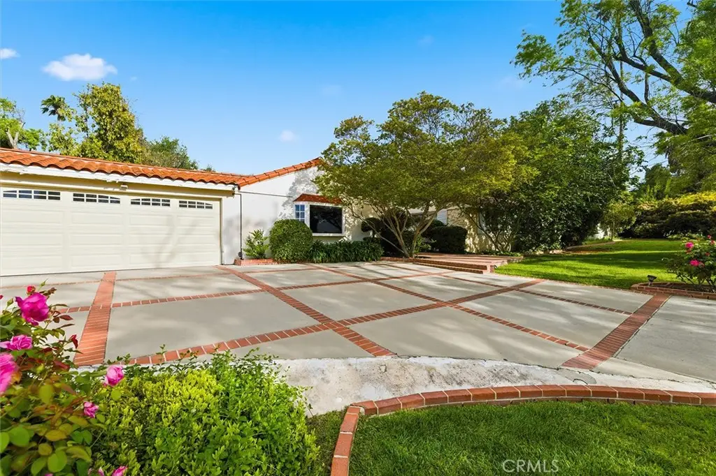 5220 Collier Place, Woodland Hills, CA 91364 - #1