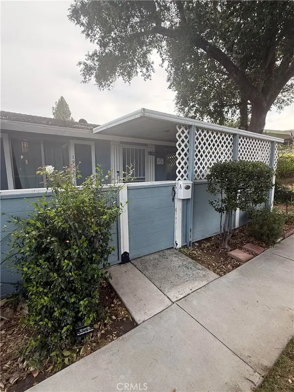 19220 Avenue Of The Oaks #A, Newhall, CA 91321