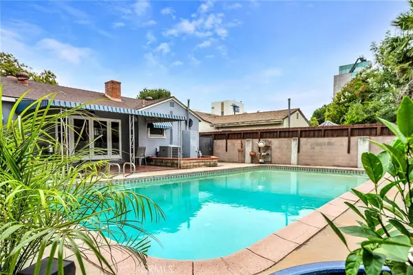 6913 Columbus Avenue, Van Nuys, CA 91405