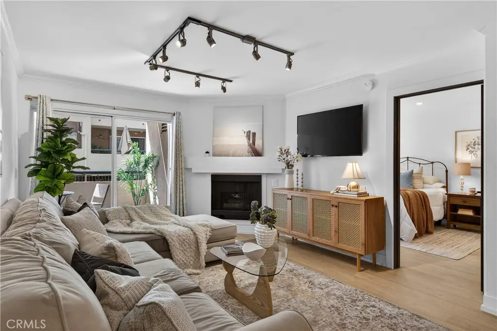5550 Owensmouth #123, Woodland Hills, CA 91367 - #1