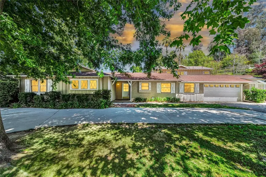 20555 Dumont Street, Woodland Hills, CA 91364 - #2