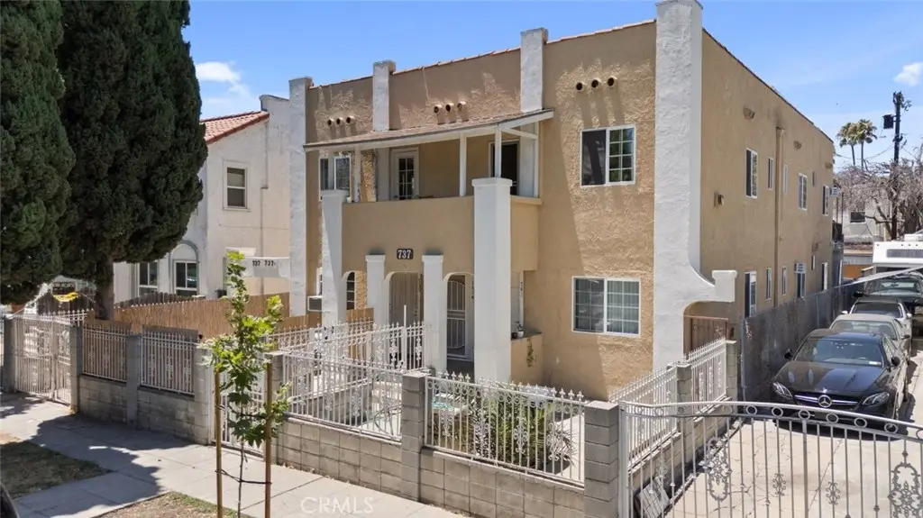 737 N Ridgewood Place, Los Angeles, CA 90038 - #1