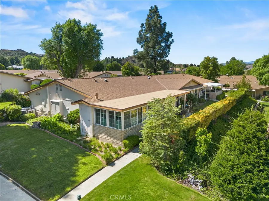 26835 Avenue Of The Oaks #B, Newhall, CA 91321 - #3