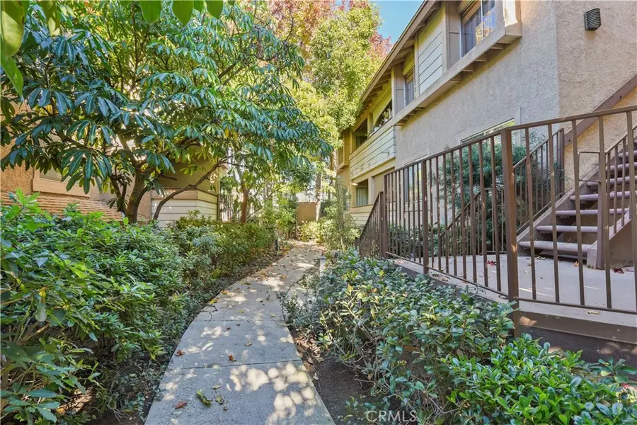 10237 De Soto #A, Chatsworth, CA 91311 - #3