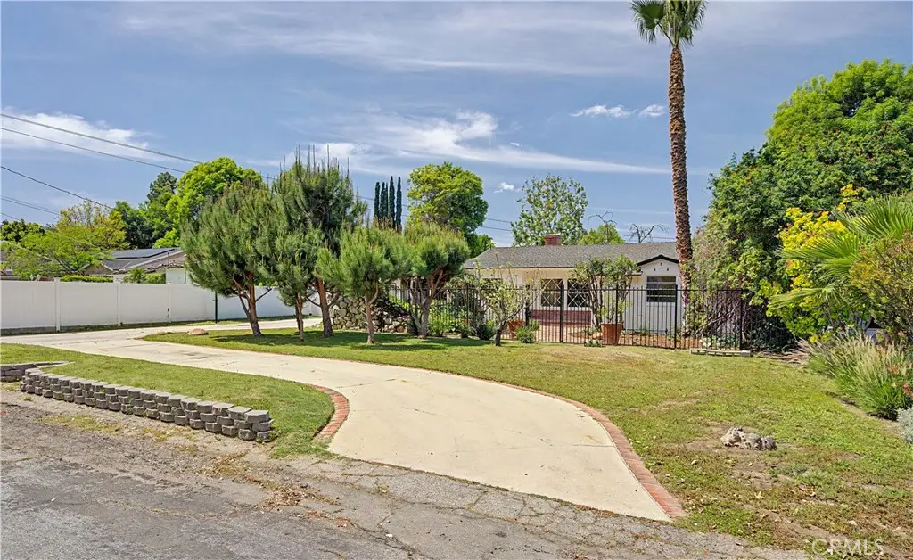 5733 Oakdale Avenue, Woodland Hills, CA 91367 - #1