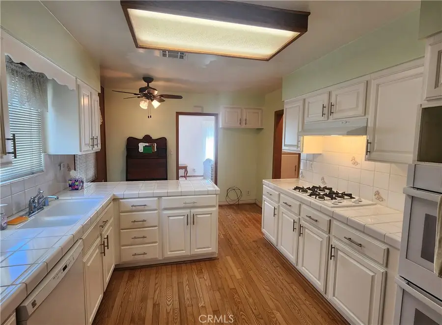 9943 Kester, San Fernando, CA 91345 - #3