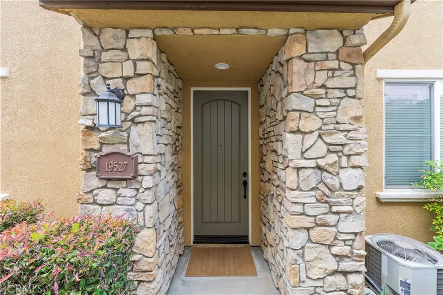 19527 Opal Lane, Saugus, CA 91350 - #3