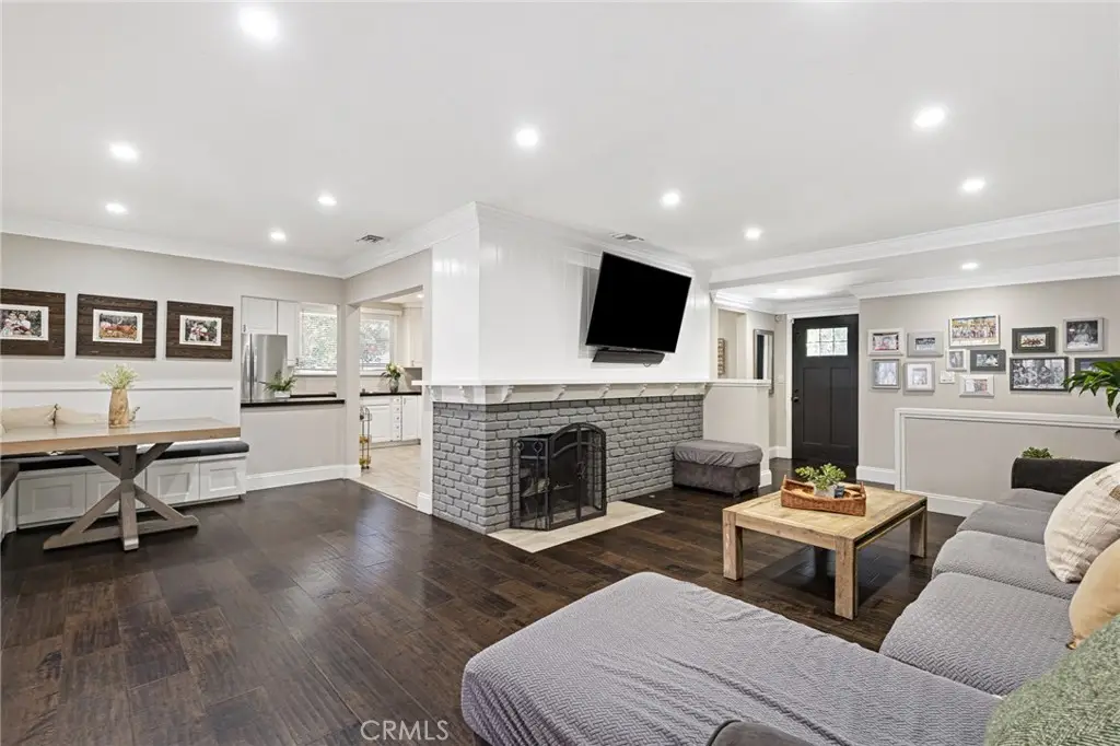 19438 Calvert Street, Tarzana, CA 91335 - #1