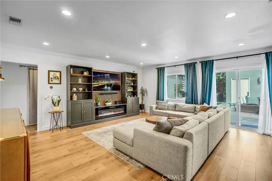 6830 Bothwell, Reseda, CA 91335 - #3