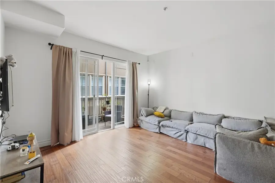 917 S New Hampshire #301, Los Angeles, CA 90006 - #3