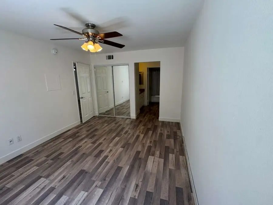 5550 Owensmouth #121, Woodland Hills, CA 91367 - #2