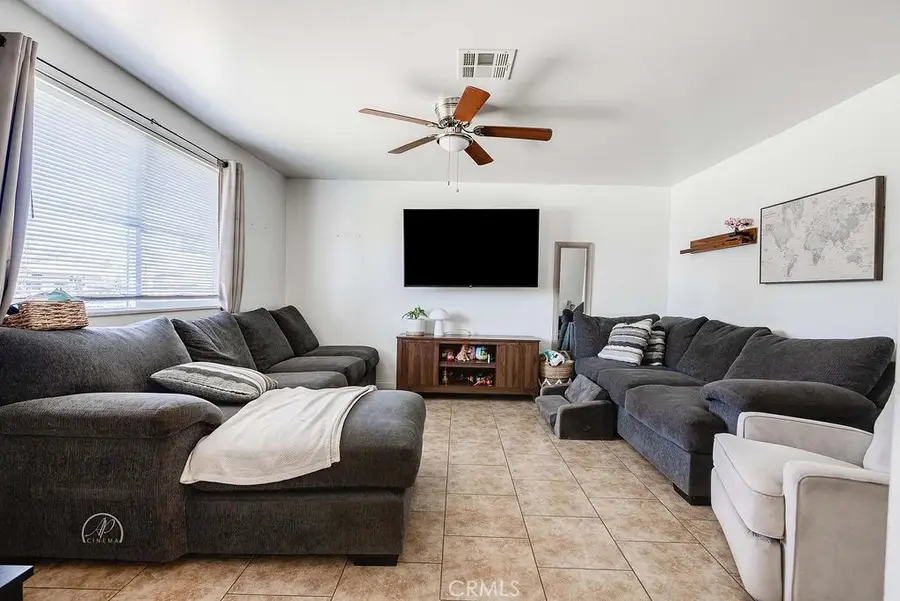 1016 Meredith Drive, Bakersfield, CA 93304 - #2