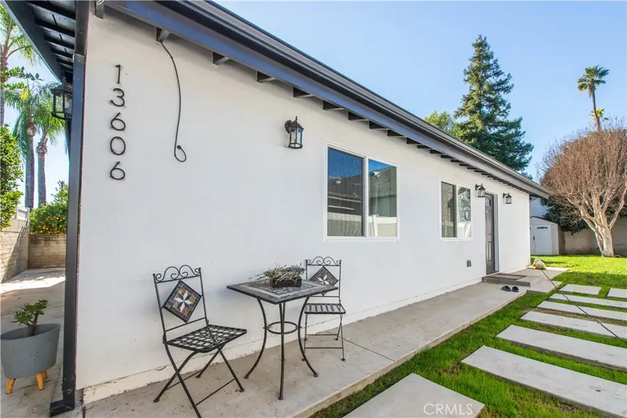 13608 Bassett, Valley Glen, CA 91405 - #3