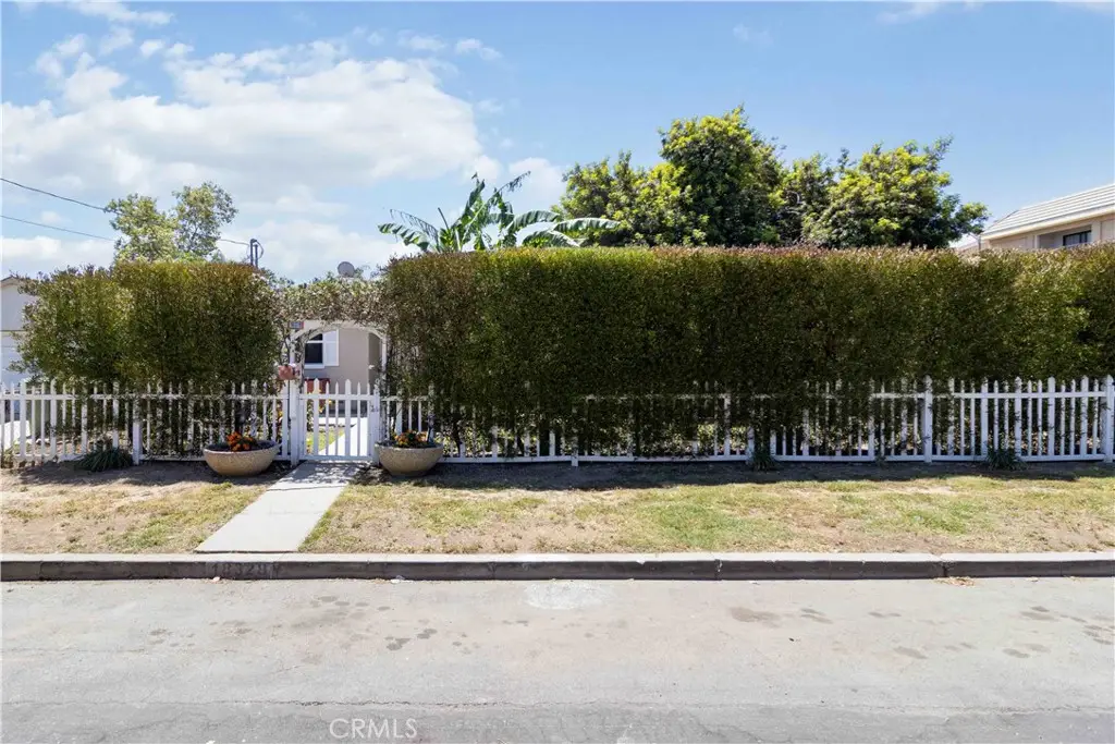 18328 Gresham, Northridge, CA 91325 - #1